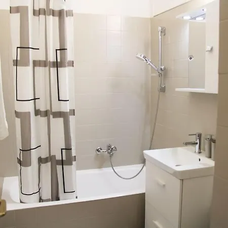 Lovely With Free Parking! Appartement