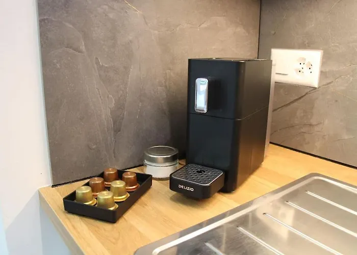 アパート Lovely With Free Parking! ルガーノ