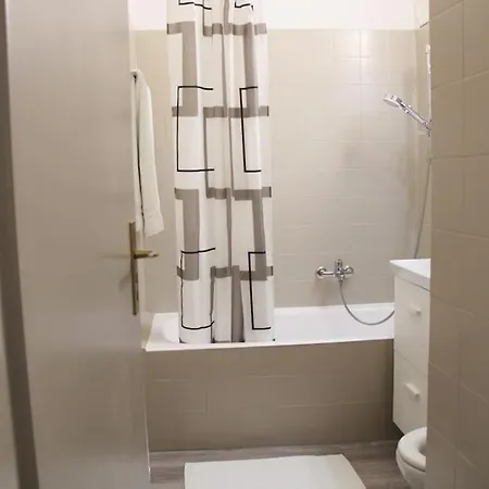 Апартаменти Lovely With Free Parking! *