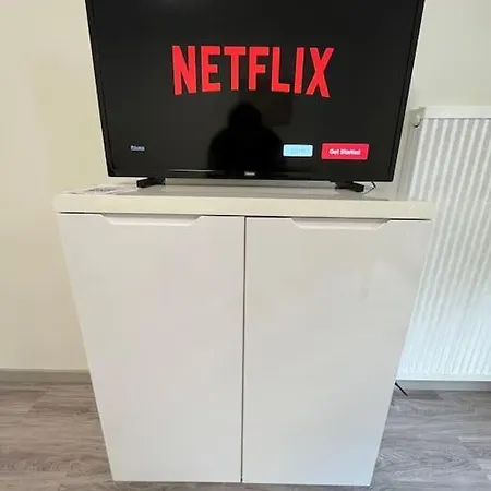 Lovely With Free Parking! *